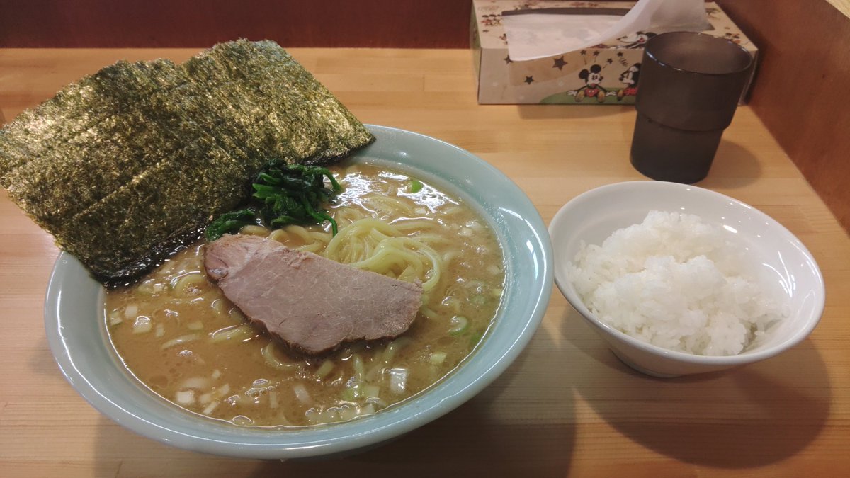しん tweet media