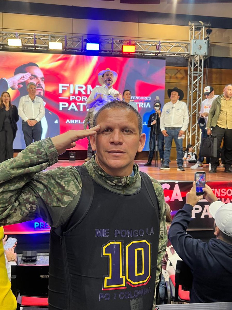 🇨🇴¡LO LOGRAMOS, PATRIOTAS!: GRACIAS POR PONERSE LA DIEZ Y CONFIAR EN EL COMANDANTE DE LA VERDAD

Este no es un triunfo de Germán Rodríguez, es el triunfo de los miles de colombianos que se cansaron de la politiquería y votaron por el orden, la autoridad y la libertad. 

Gracias a