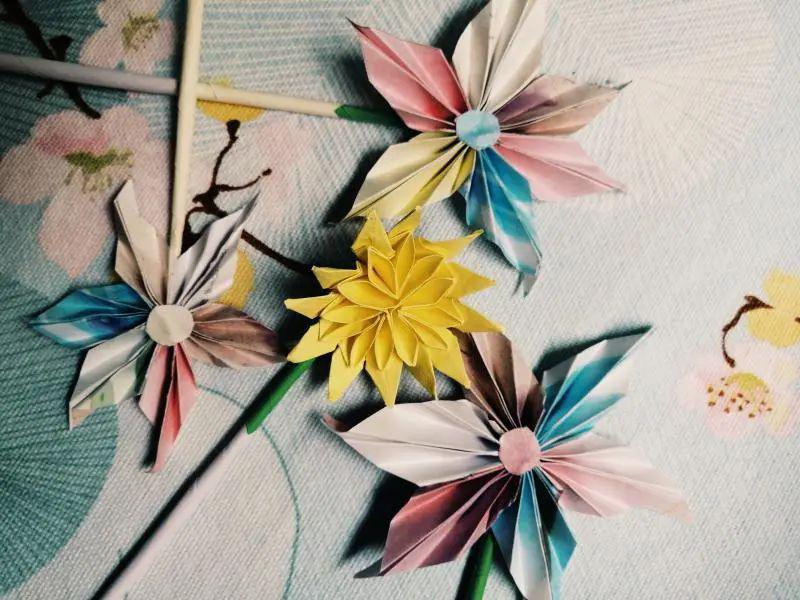 BoneCidkyg's tweet image. "DIY Paper Flower Bouquet   Grab old magazines, scissors + glue! Fold, layer, and turn recycled pages into a vibrant bouquet—zero cost, 100% charm. Tag me if you try it!  #DIY #EcoCraft #Upcycle"