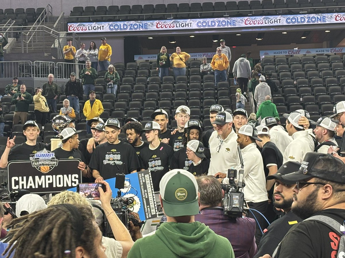 PhelpsTodd4's tweet photo. Congrats to @NDSUmbb 🤘🏆🤘
@SummitHoops Champs! 
A great night to be a Bison! 🦬 #MarchMadness #TheBigDance https://t.co/mFHraVwfTm