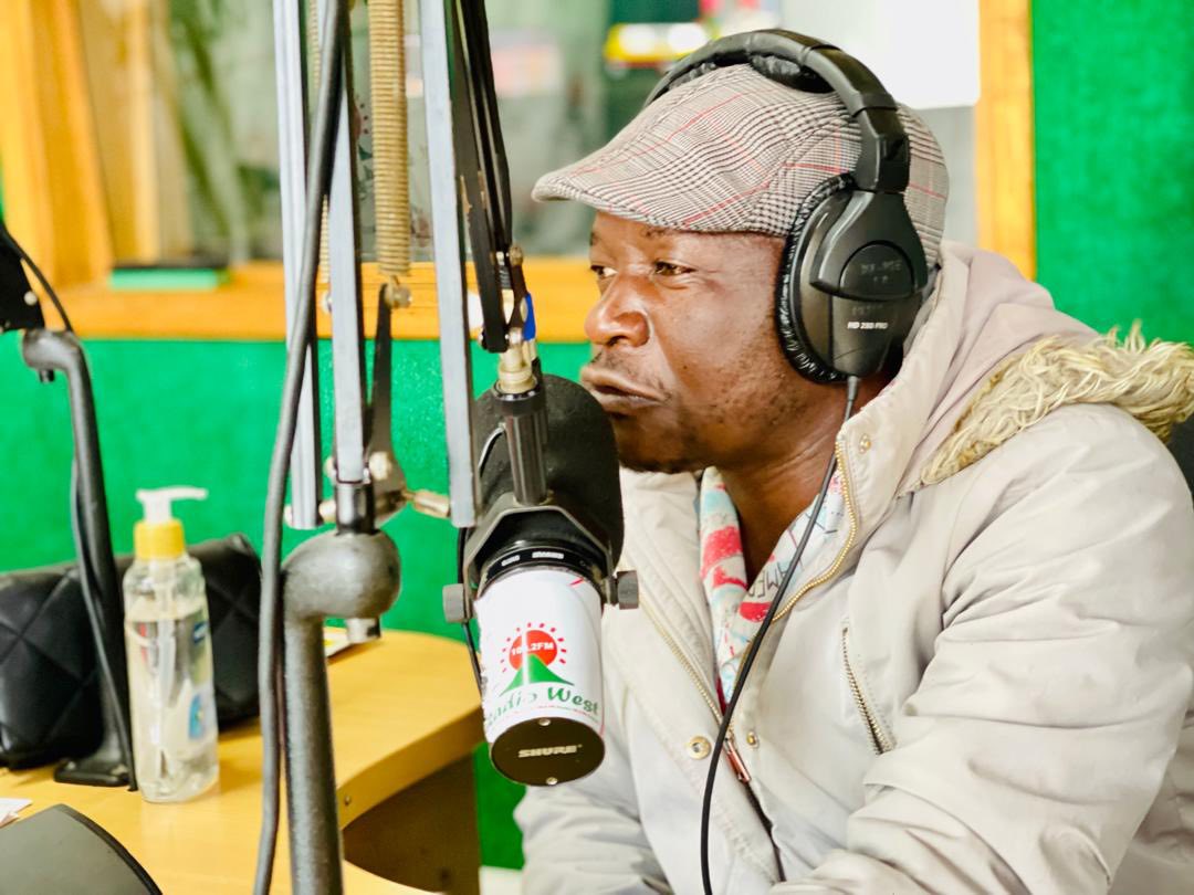 radiowestug's tweet photo. #OwakutangAheeru || Kabagambe | Mzee Bishi | Grace

Good morning Uganda...
Bwasheesha...

Mutabaarukye ekiro ky'abakazi....

Okwo hariyo gaahi?

#GambaMpurire https://t.co/UDZHe6rxV6