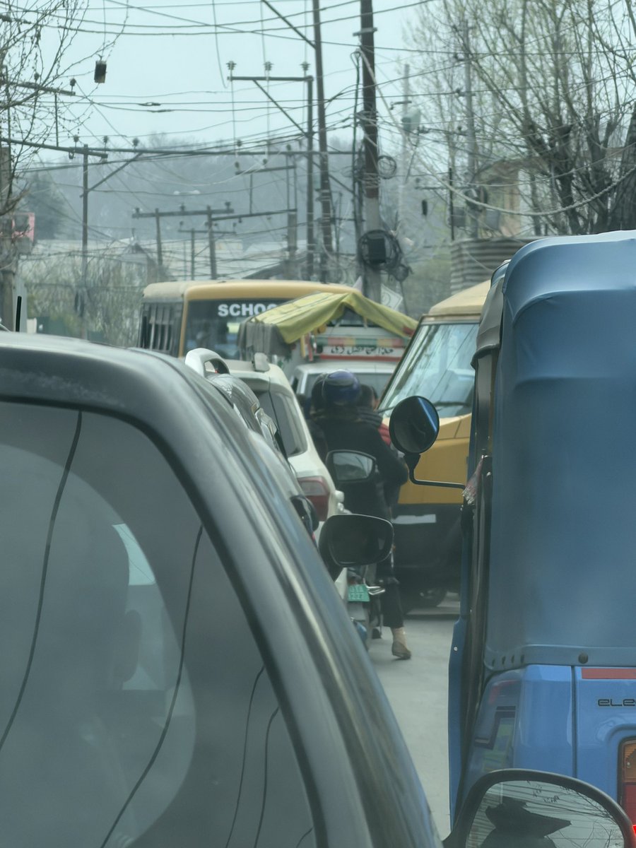 d_srinagar's tweet photo. New Year , Same Road, Same Problem and expecting same answer from @SAS_OFFICAL .This stretch of road connecting Buchpora to Habak Via Malla Bagh is a real pain.#TrafficJam @OmarAbdullah https://t.co/CvIQZXemdr
