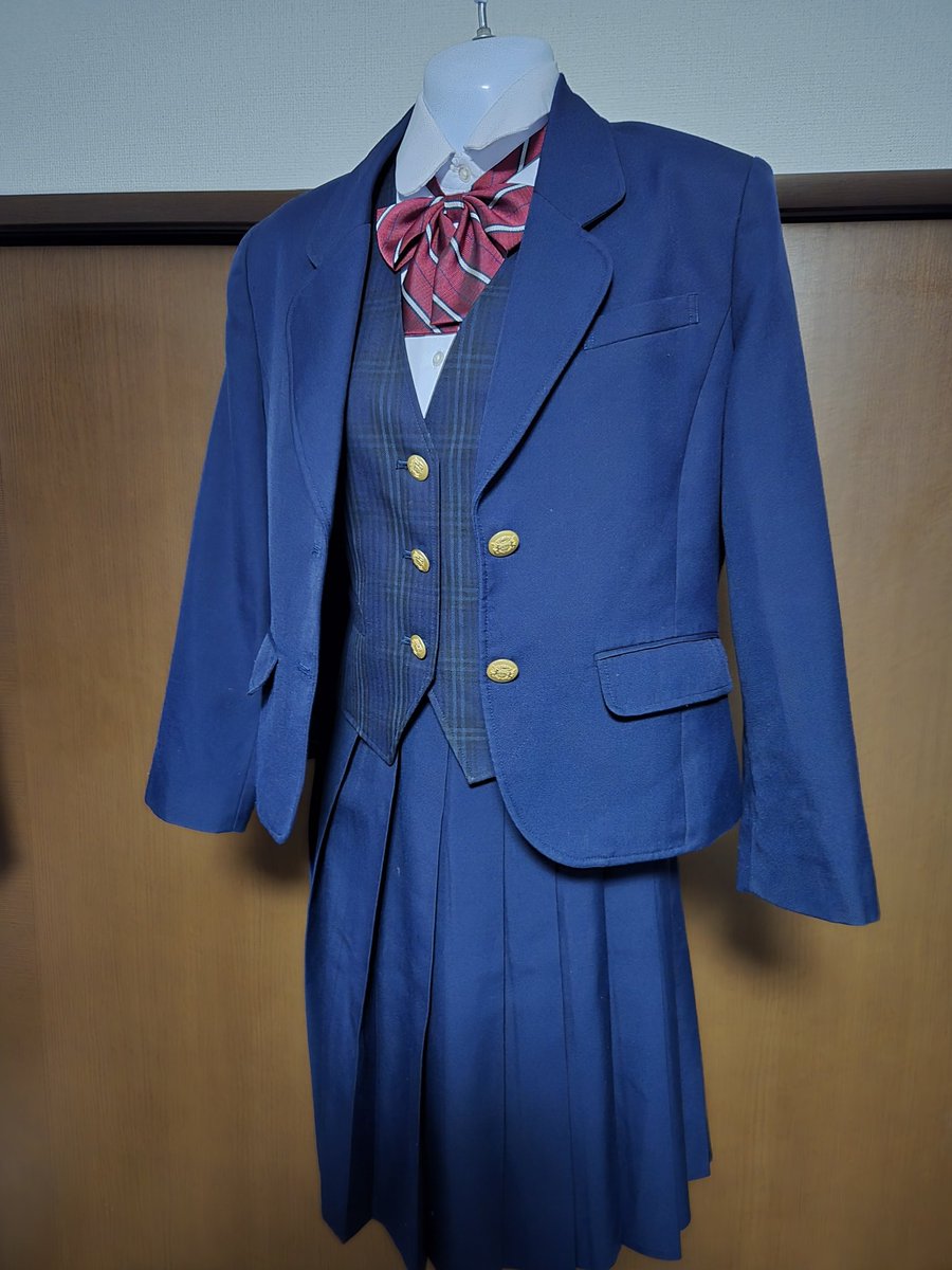 skybook330's tweet photo. この制服お持ちの方
情報を…
どこかの中古ショップにないかなぁ～💦

#岩手県
#矢���北
#制服
#女子制服 https://t.co/xYEO0HRvNM