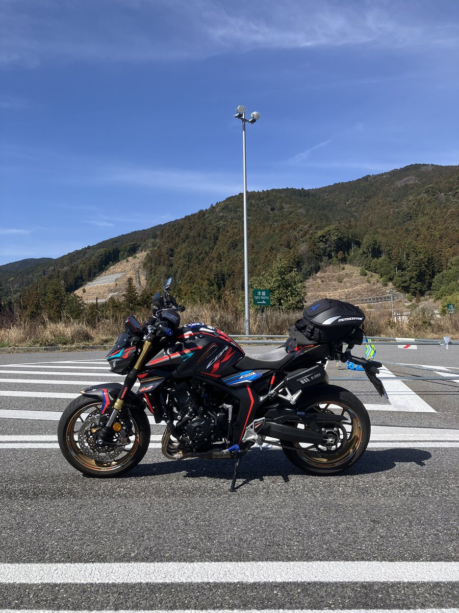 kuwaeclipse's tweet photo. ２０２６年３月９日【月】

　長篠設楽原パーキングエリア

#HONDA
#CB1000ホーネット
#Kawasaki
#Z900 https://t.co/P1D5xMKk22