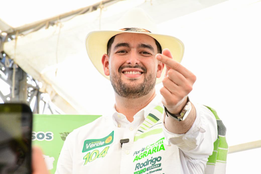 Rodrigo Toro tweet media