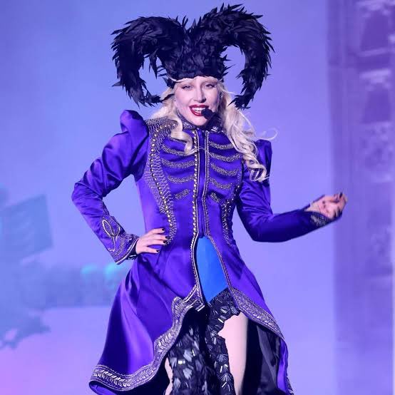 GagaAGoGo_'s tweet photo. Lady Gaga utiliza “Fun Tonight” como Encore del show de hoy en el Moody Center de Austin, Texas. https://t.co/ZcDSutvgBU