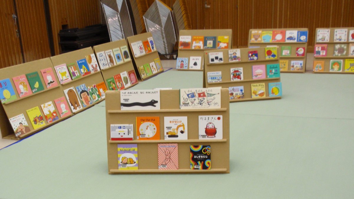 こんにちは。 大淀コミュニティセンターです。  3月22日（日）開催予定の「絵本ひろば」の写真です。  300冊の絵本をご用意しております。 ゆったりとしたスペースで好きな絵本を思う存分楽しんでくださいね。 ・ ・ ・ #大淀コミュニティセンター #大阪市北区 #絵本 #えほん #絵本ひろば