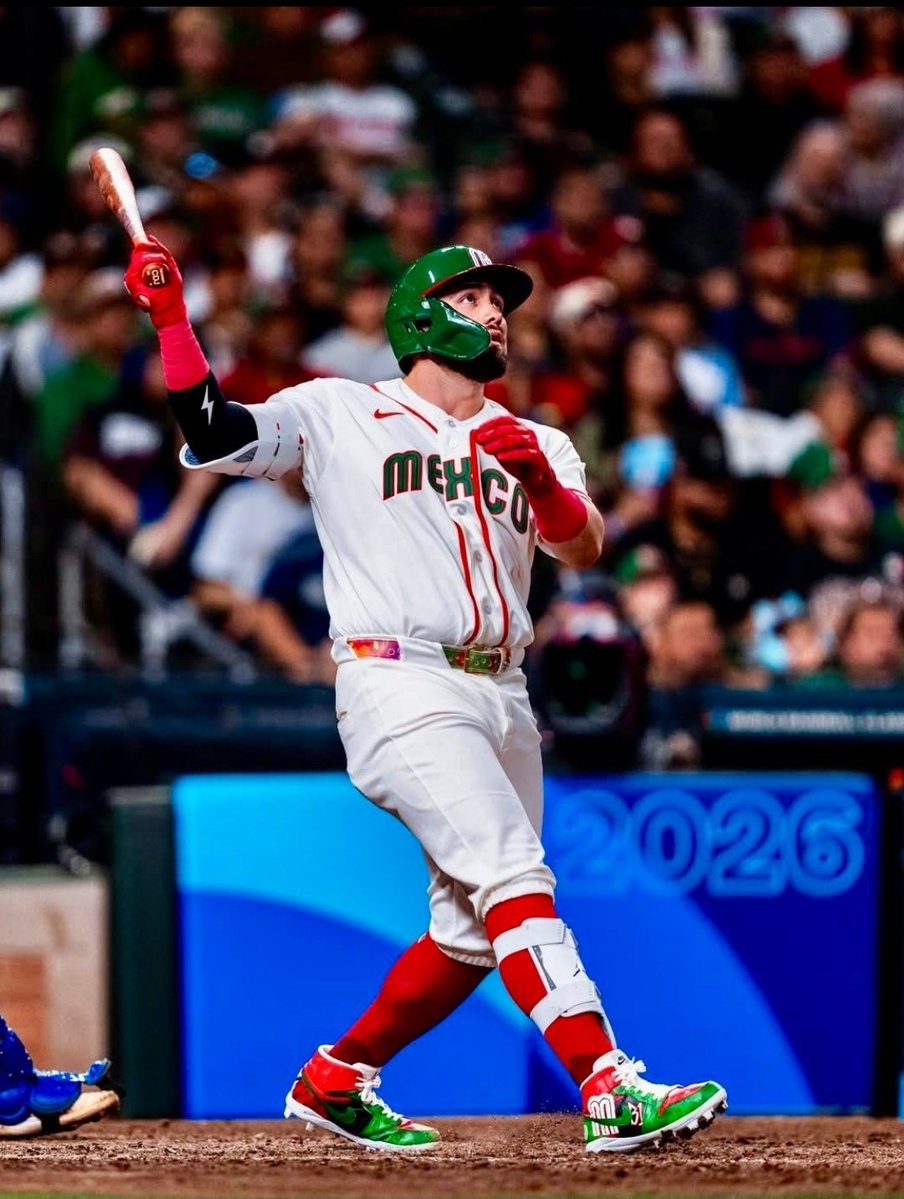 JULIÁN ORNELAS 🇲🇽

🗣 "Es uno de los momentos más bonitos de mi carrera... mientras recorría la bases miraba el estadio y buscaba a mi MAMÁ ahí" 🥹