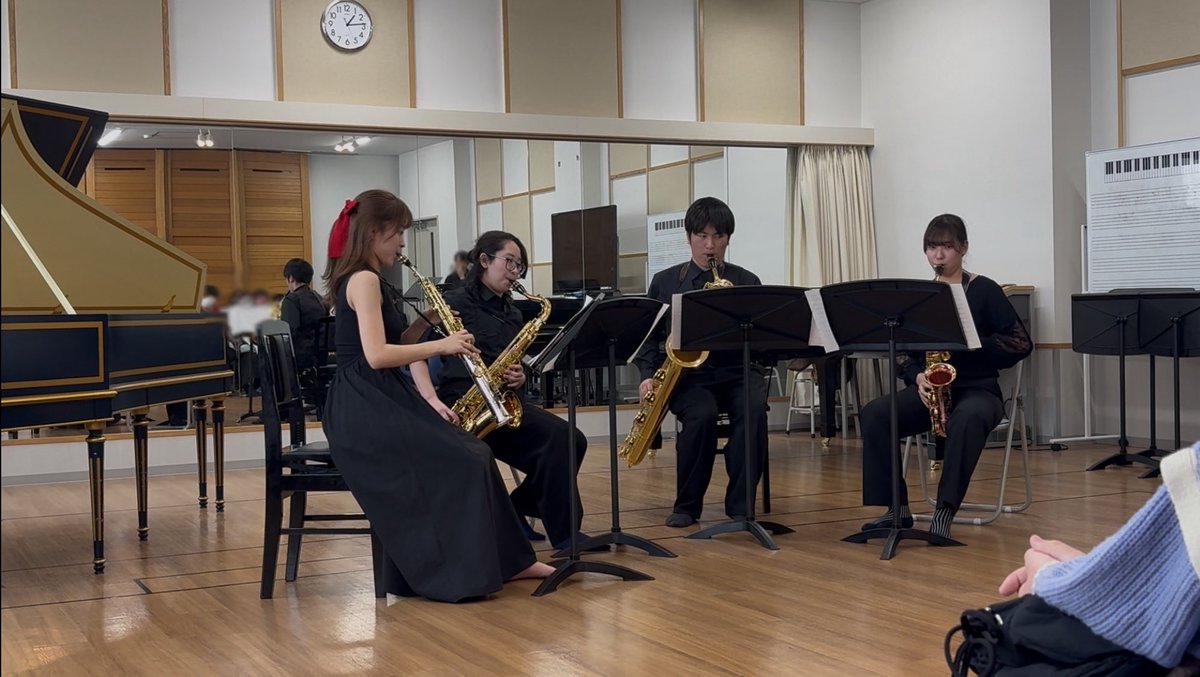 nuart_saxophone's tweet photo. 昨日はオープンキャンパスにてドビュッシーの《弦楽四重奏曲 ト短調 作品10》より〈第1楽章〉を、師匠である中村均一先生の編曲で演奏させていただきました！
3月11日のスプリングコンサートでも演奏いたします🌸
お時間ある方はぜひお越しください✨

#日大 #日芸 #音楽 #オープンキャンパス https://t.co/RB1Uww7jFU