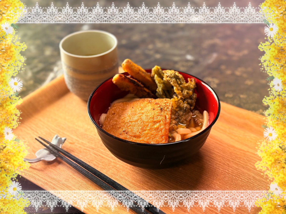 centauri333's tweet photo. 【突撃！気まぐれ飯！！】

ある日の気まぐれ飯は……

✤わかめうどん

✤ブリ大根

✤ゴボ天うどん

の三本です。

ほぼ絶食状態からの病み上がり、少しずつ食欲が戻ったら消化しやすいところから……

#気まぐれ飯 https://t.co/esX5iZBsKv