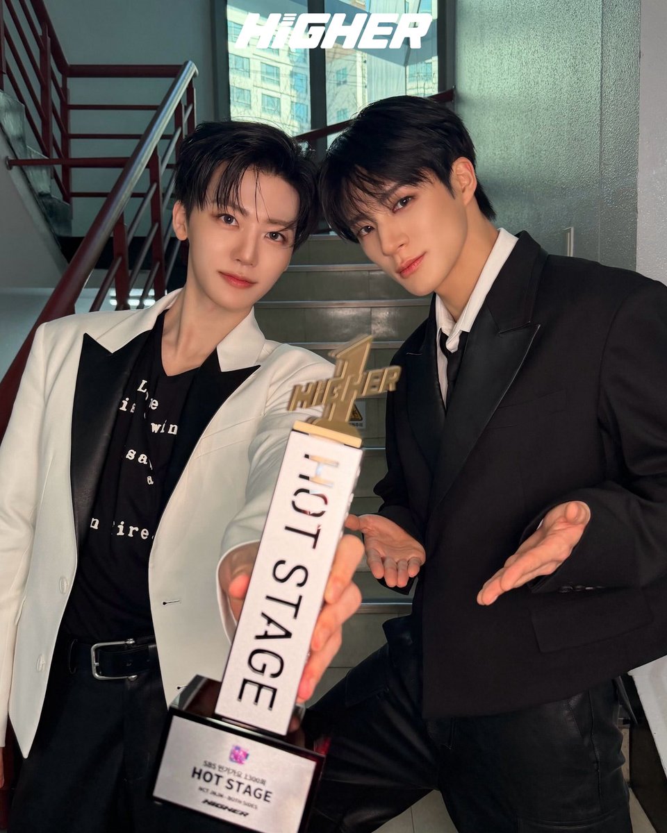 ฮือ ๆๆๆ ชอบที่สุดเลย ภาพที่เจโน่กับแจมินถือถ้วยรางวัลแบบนี้ สัญญาใจน้ะ ครั้งหน้าจะเอามาให้ได้เยอะ ๆ กว่านี้เลย เจโน่กับแจมินเก่งมาก ๆ 🥺😭🫳🏻🐶🐰