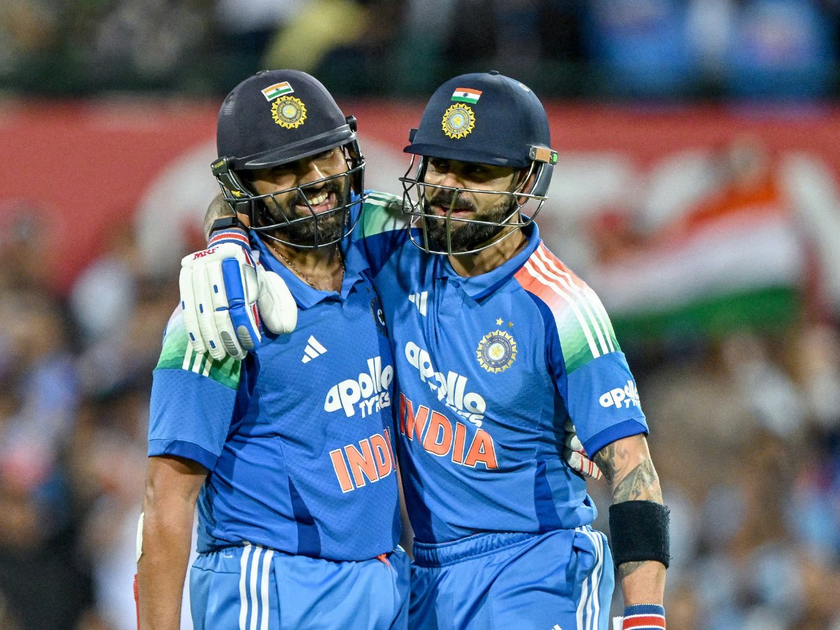 thecricketgully's tweet photo. Anil Kumble via ESPNcricinfo, "I think Samson is a combination of Kohli and Rohit. When it required a little bit of Kohli, where you just plan and ensure that you don't lose wickets. Whenever you need to accelerate, in the powerplay, you want to take on the bowlers [like Rohit]."

📷 JioHotstar / BCCI
#IndiaVsNewZealand #T20WorldCup
