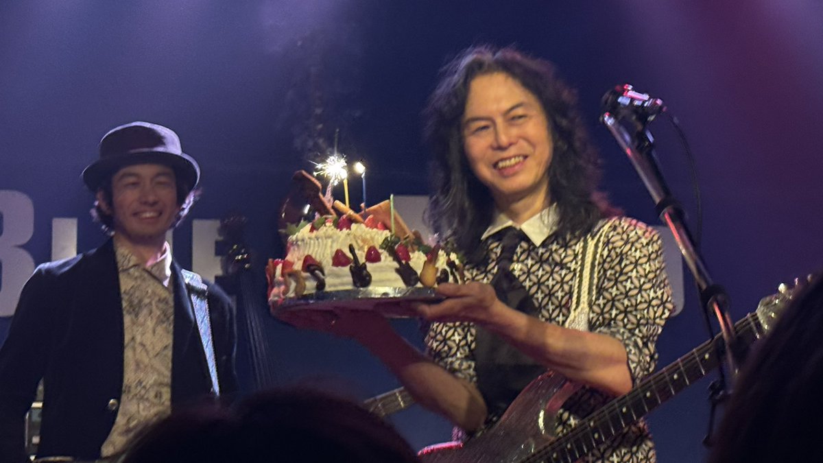 szknmk's tweet photo. #木暮shake武彦 Birthday Live
〜幻の66年 #ヴィーナスの夜 へ。最新ソロALのバンドVer初お披露目すごく良かった！別プロジェクトでも一緒のメンバーだからか、息もピッタリで初お披露目感はゼロ😆なのにこれまでとは別の、異なる音風景を創り出していて最高！5月も楽しみ❤️
Happy Birthday Shake🎉🎉 https://t.co/cmQodyyosn