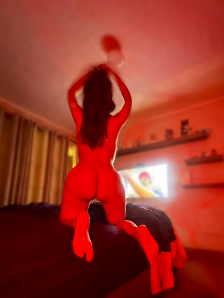 Hay noches que no deberían contarse… ¿o sí?🫣🔥🤤

#swingers
#hotwife