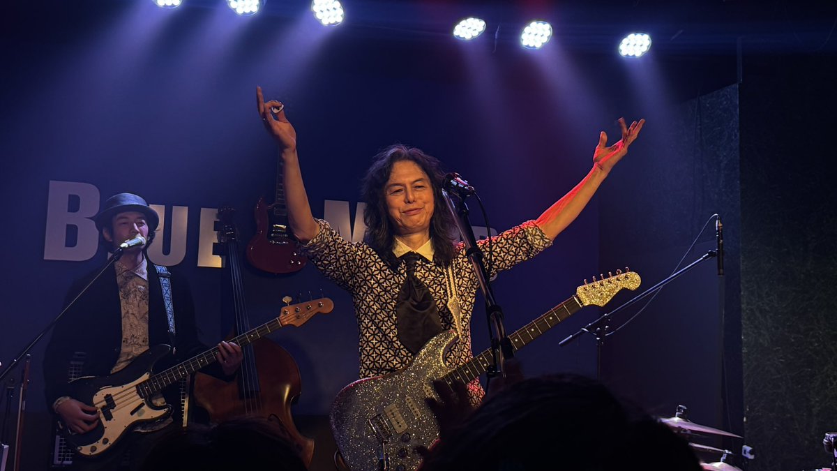 szknmk's tweet photo. #木暮shake武彦 Birthday Live
〜幻の66年 #ヴィーナスの夜 へ。最新ソロALのバンドVer初お披露目すごく良かった！別プロジェクトでも一緒のメンバーだからか、息もピッタリで初お披露目感はゼロ😆なのにこれまでとは別の、異なる音風景を創り出していて最高！5月も楽しみ❤️
Happy Birthday Shake🎉🎉 https://t.co/cmQodyyosn