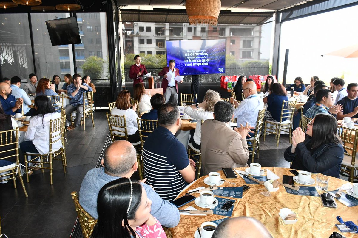 Danielrg_GT's tweet photo. Tuve el honor de conducir el #KickOff y el evento de reconocimiento al desempeño destacado de los colaboradores de @AGEXPORTGT 

¡Un espacio para celebrar logros, reconocer el talento y reafirmar el compromiso institucional! 💪 https://t.co/THTzoB7qzo