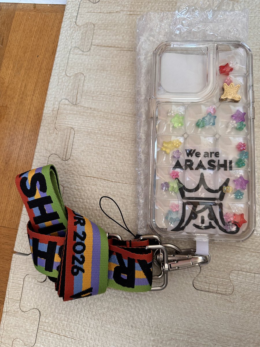 ストラップも届いたので、付けてみました。。💚💜💛💙❤️ 5色のビーズ