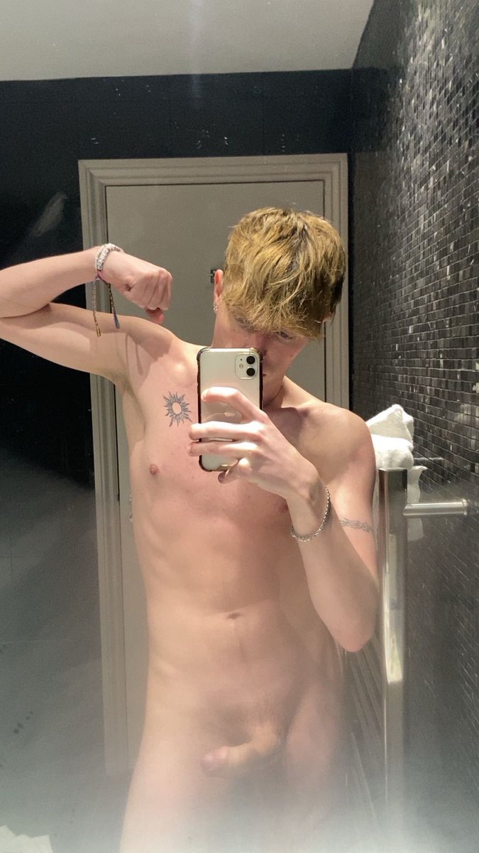 AlfieArches's tweet photo. Only retweet if you're actually 🏳️‍🌈 https://t.co/7iKaFAc4kz