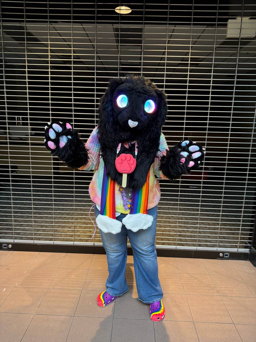 EsperVision's tweet photo. Thank you to everyone who said hi to me at Midland Mall Comic Con over the weekend! :3 #midlandmallcomiccon #fursuit #furry https://t.co/abkJMExOa3