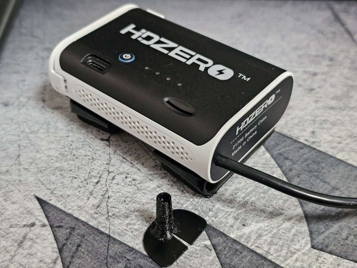 FpvGrassy's tweet photo. HDZero Rear-Mount Battery Caseの電源ケーブルはシリコン製で過酷な使用で根元で断線するケースがあるとのこと。暫定対応の補強パーツのSTLファイルが公開されていたので早速印刷。
#HDZero https://t.co/76g3KpsjLD