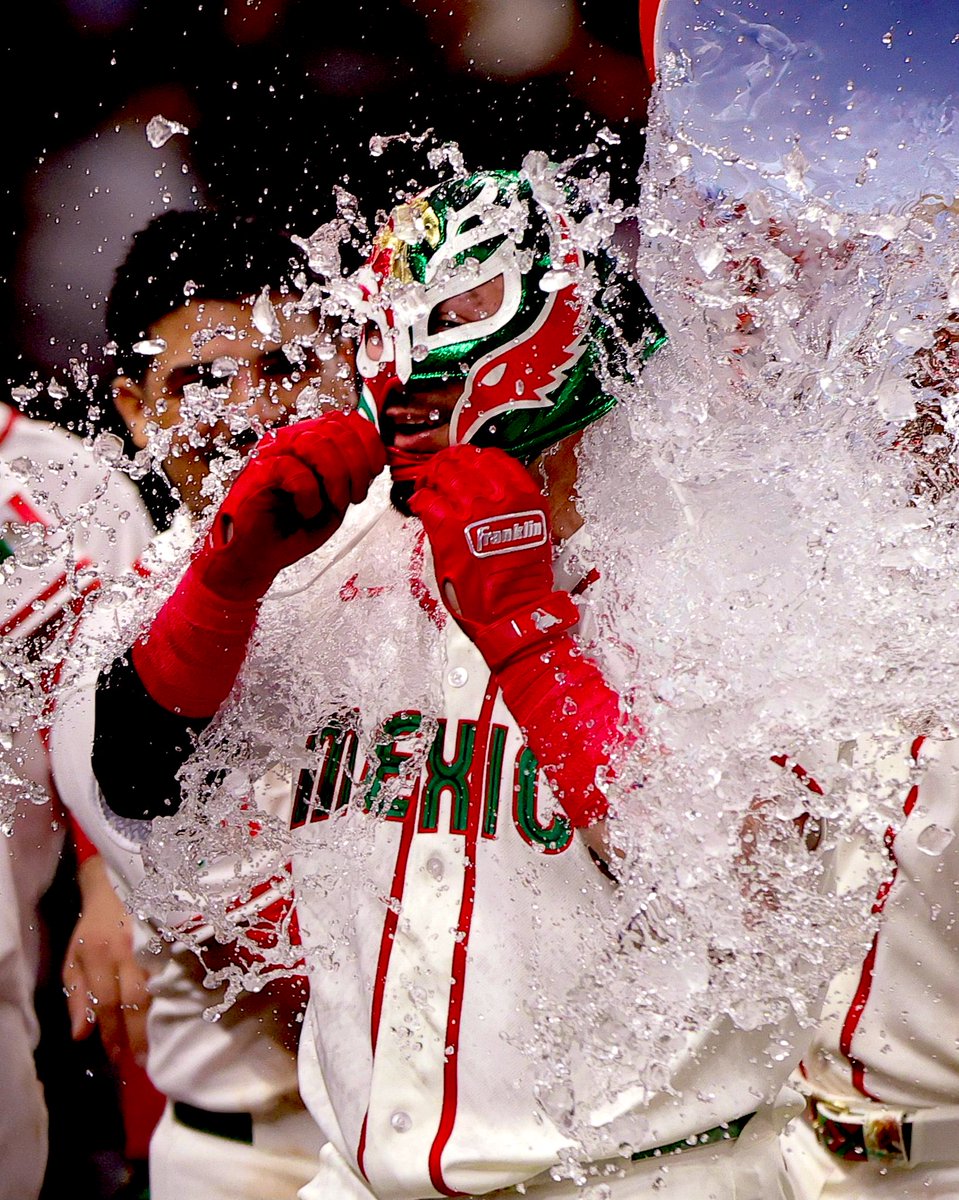 MLBAloMex's tweet photo. ¡¡GRACIAS!!

Una selección mexicana sin egos, sin temas extra cancha, sin promotores, sin dueños metiendo mano, sin autodenominadas estrellas. Un equipo que sí nos representa como país. Lo que ha hecho esta escuadra azteca es unir a México. Algo que nos hacía mucha falta. 🫂🇲🇽 https://t.co/1btRzoOgx5