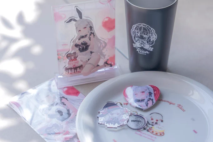 少しデザインのお手伝いをさせていただいたりかさんの記念グッズ届きましたこのビジュアル良すぎて…!楽しみにしていました可愛いー!