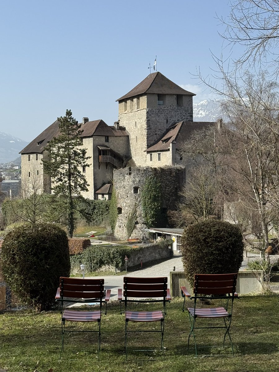 chica twopatch mastodon: chica_twopatch@troet.cafe tweet media