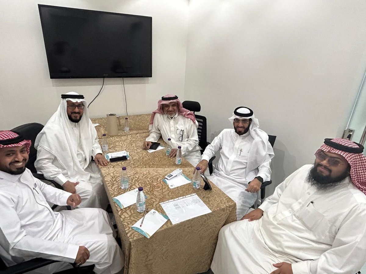 tanmyah_a's tweet photo. بفضل الله وحمده اجتمع مجلس إدارة جمعية التنمية الأهلية بالعزيزية في أول اجتماعاته للدورة الجديدة برئاسة د. عثمان قزاز، حيث جرى استعراض الوضع الراهن للجمعية ومناقشة الرؤية المستقبلية وبرامج العمل القادمة، بما يسهم في تعزيز دور الجمعية التنموي وخدمة المجتمع.

#تنمية_المجتمع https://t.co/fzJXXcnZfs