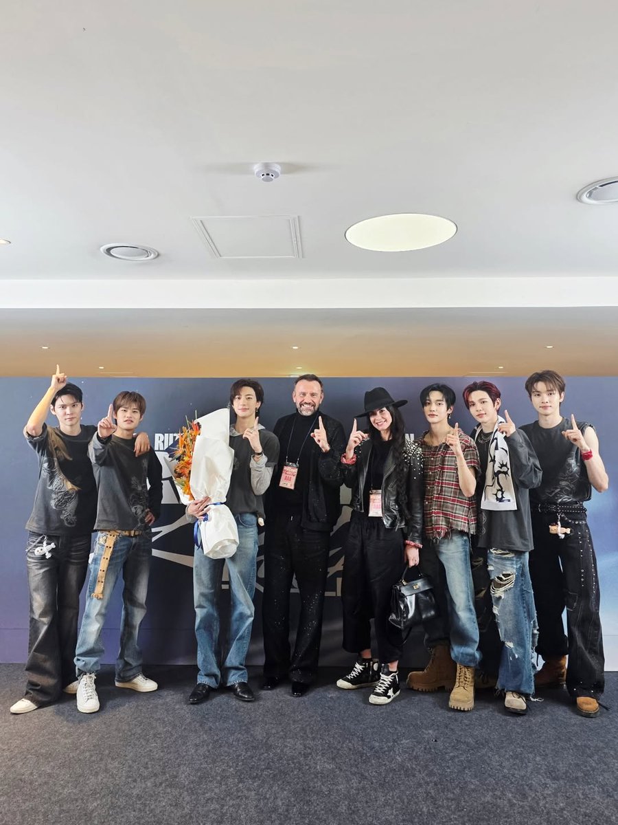 [📸] 260309 | mauroporcini instagram post update

💭 คุณ Mauro Porcini นักดีไซน์ระดับโลก และผู้บริหารระดับสูงของ Samsung ได้มาชมการแสดงของน้องข้าว ในงาน 2026 RIIZE CONCERT TOUR [RIIZING LOUD] FINALE IN SEOUL (DAY 3) ด้วยค่ะ และนี่คือสิ่งที่คุณ Mauro โพสต์ถึงน้อง ๆ ค่ะ