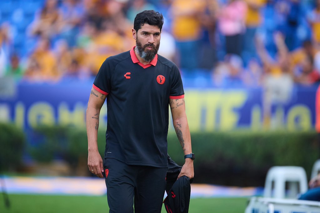 - Sus equipos juegan pura cagada
- Se saca excusas de la cola
- Vendehumo con su declaraciones
- No acepta sus errores
- Sus equipos juegan pura cagada x2

Si <a href="/Xolos/">Xolos</a> es un equipo serio, ahora miso deben de correr a Sebastián Abreu. Ha quedado a deber para lo que ha declarado.

EL