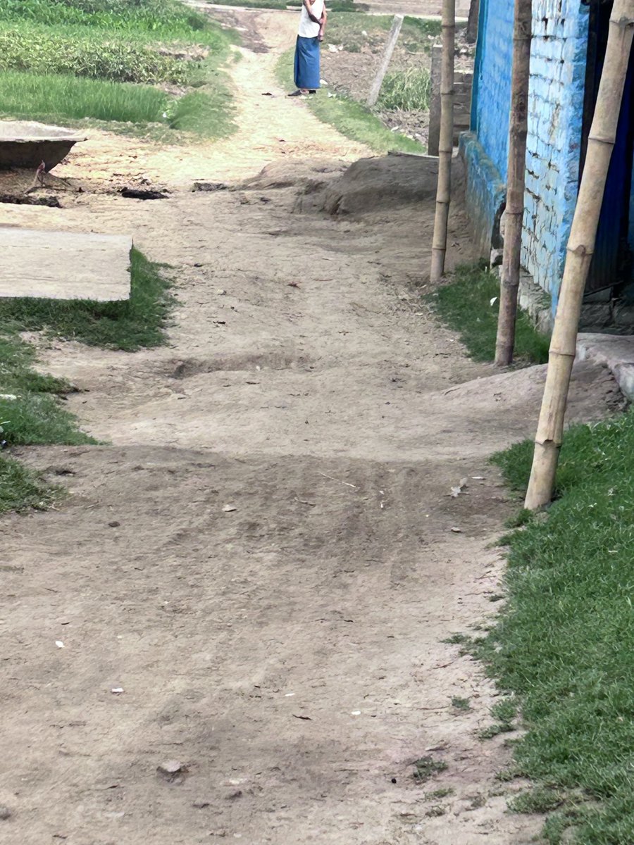 AayushNirala's tweet image. @UrbanDevBihar @DM_Munger @munger_nagarnigam @NitishKumar @News18Bihar @ZeeBiharNews @Live_Hindustan @JagranNews  This is condition of road in Sandalpur Munger Bihar Ward no 36 in 2026.. #RoadCondition
•#BrokenRoads
•#DrainageProblem
•#CivicIssues
•#Infrastructure