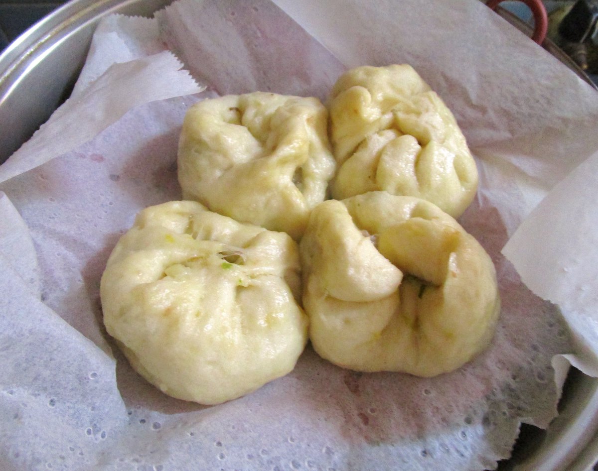 湯気は悦び、湯気は幸せ。
豚まんを作りました