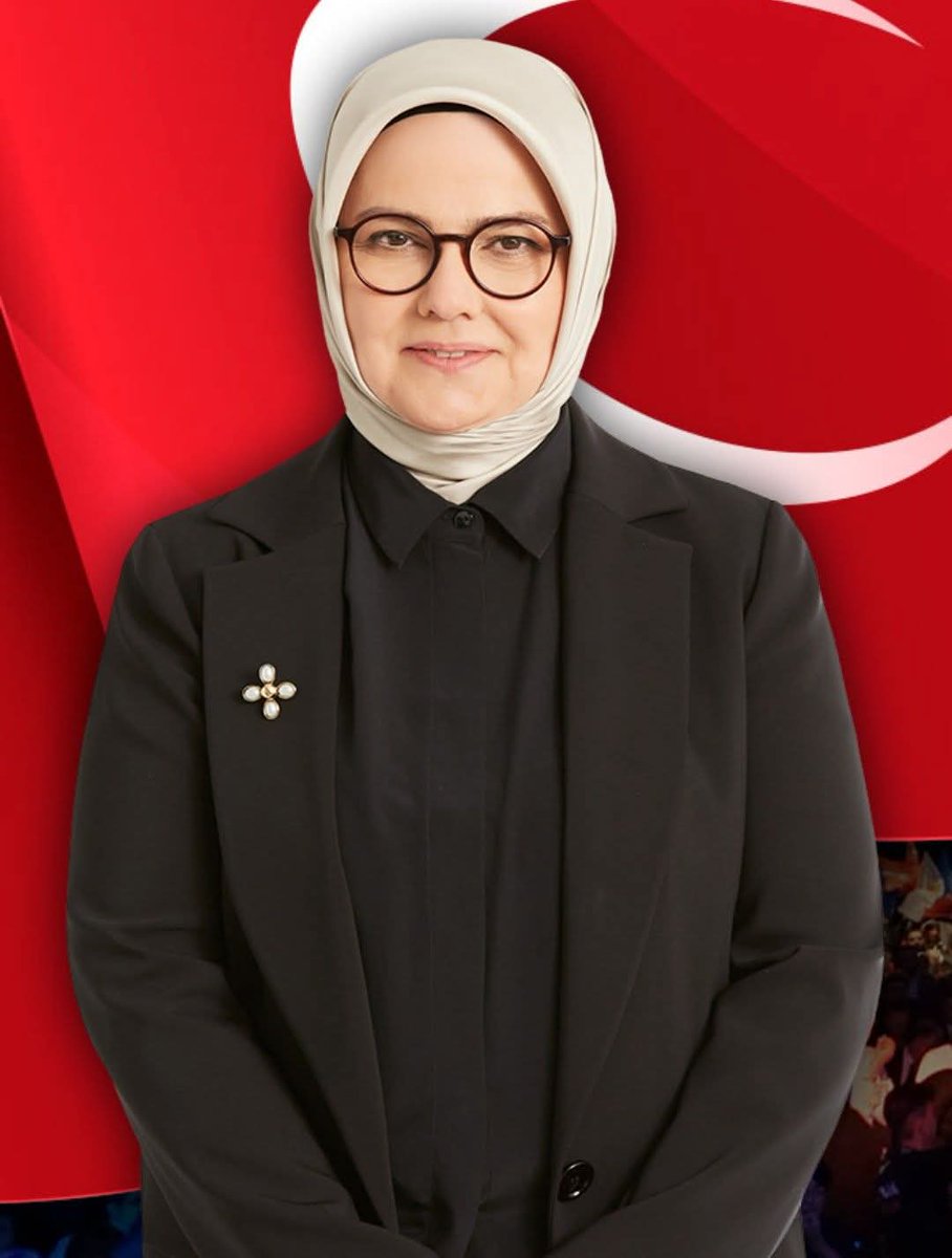 Gazeteci Ayşe Baykal: 

Atatürk’ün tarikat ve cemaatleri kapatmasını yıllarca anlamamış ve eleştirmiş bir insan olarak bugün “Kapatılsın mı?” diye sorulduğunda “Evet, kapatılsın” dersem, bunun suçlusu ben değilim. 

Tarikatların zenginleşmesini ve Menzil içindeki kavgaları