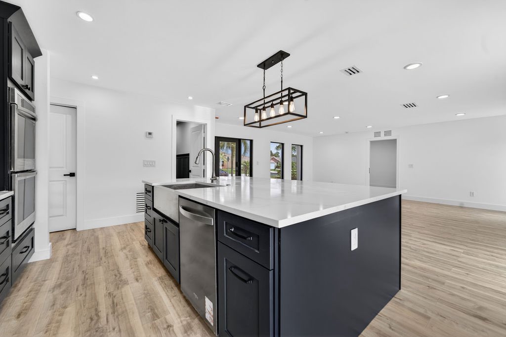 DarrylThomasRE's tweet photo. ✨ 1382 N Mangonia Dr: 100% down-to-the-studs luxury.
🔹 Floor-to-ceiling impact glass
🔹 New 2025/26 Metal Roof &amp; Re-wire ⚡️
🔹 Huge yard + Built-in grill 🥩
🔹 NO HOA | Airbnb Ready 💰
Across from the new Gaines Park! 🏗️🌊 #WPB #RealEstate https://t.co/Q6IQv6KfQY