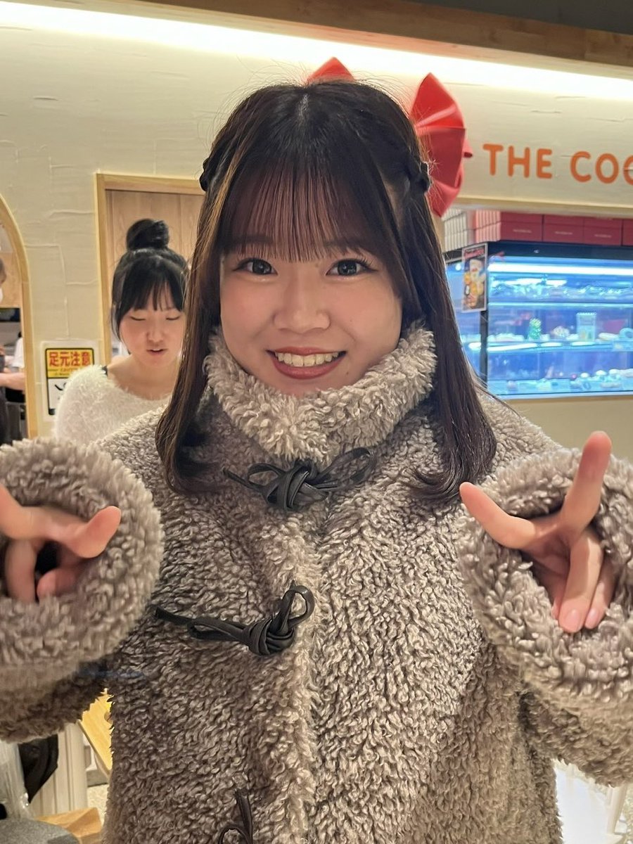 advantage_tt's tweet photo. 2年　ゆなみ���法法）

アドバンのイルミネーションゆなみ！��✨
キラッキラなおめめと底抜けの明るさでアドバンを照らしてる🤩彼女には表と裏なんて存在しません🙂‍↕️ぜんいんハッピー⭐️
ビギナーでもテニスへの熱量は負けてない🔥ゆなみといっぱいトークしてテニスもがんばっちゃお👊

#春から上智 https://t.co/ZtxptnyrWa