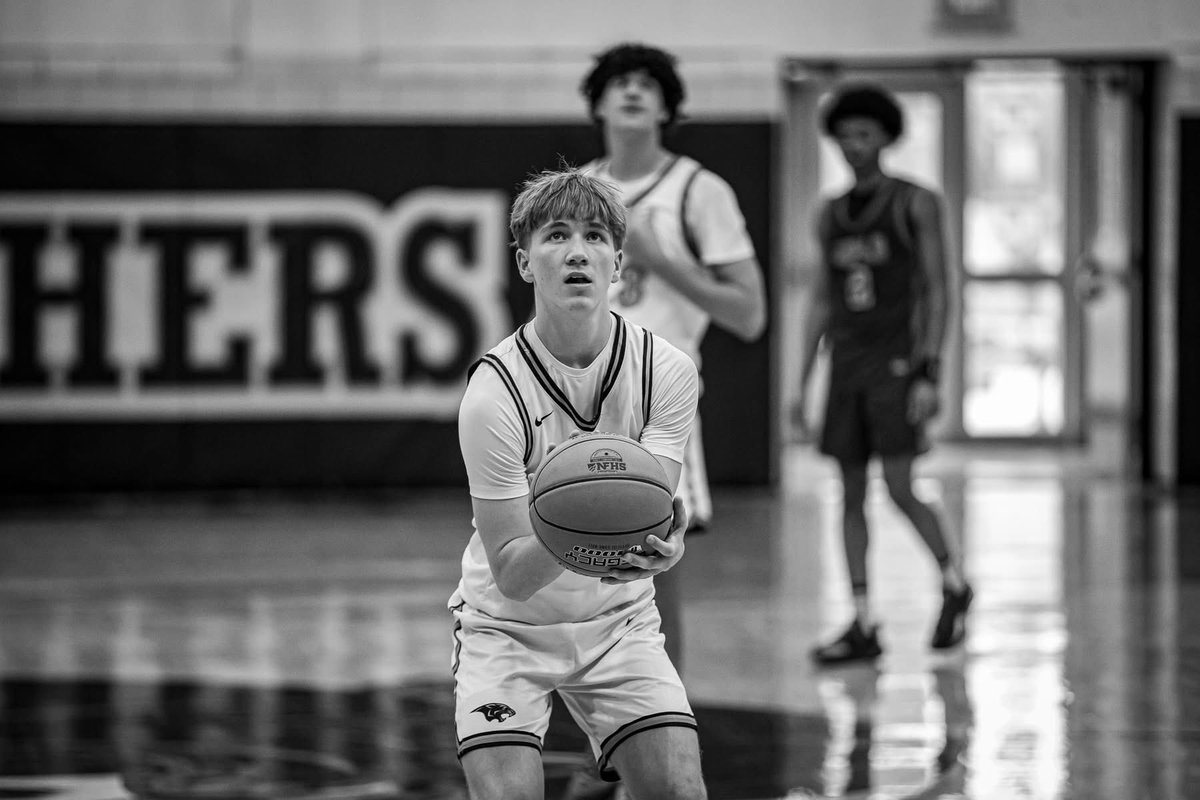 Sara Nadeau tweet media