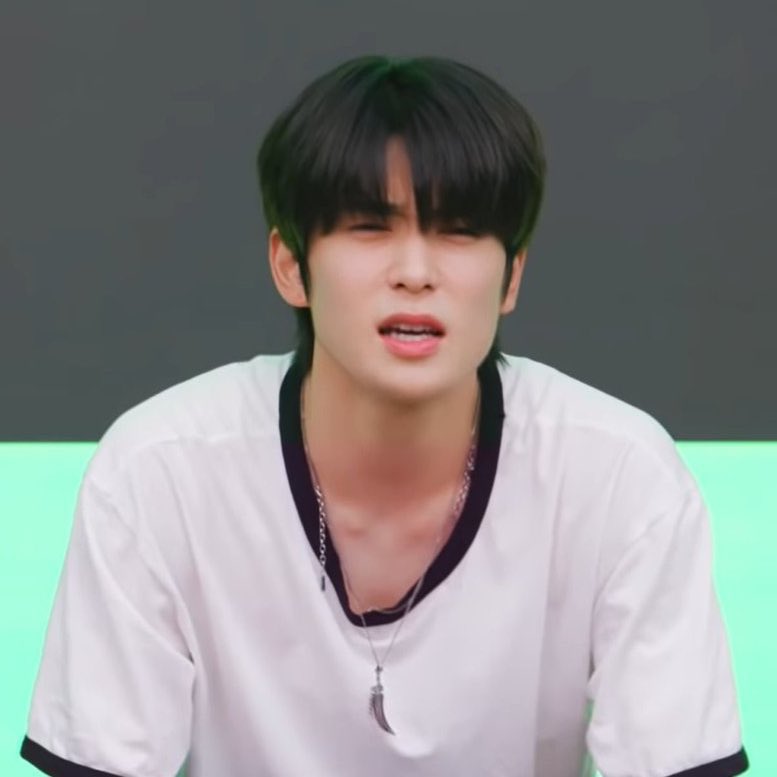 gin. | 𝓙໒꒱ tweet media