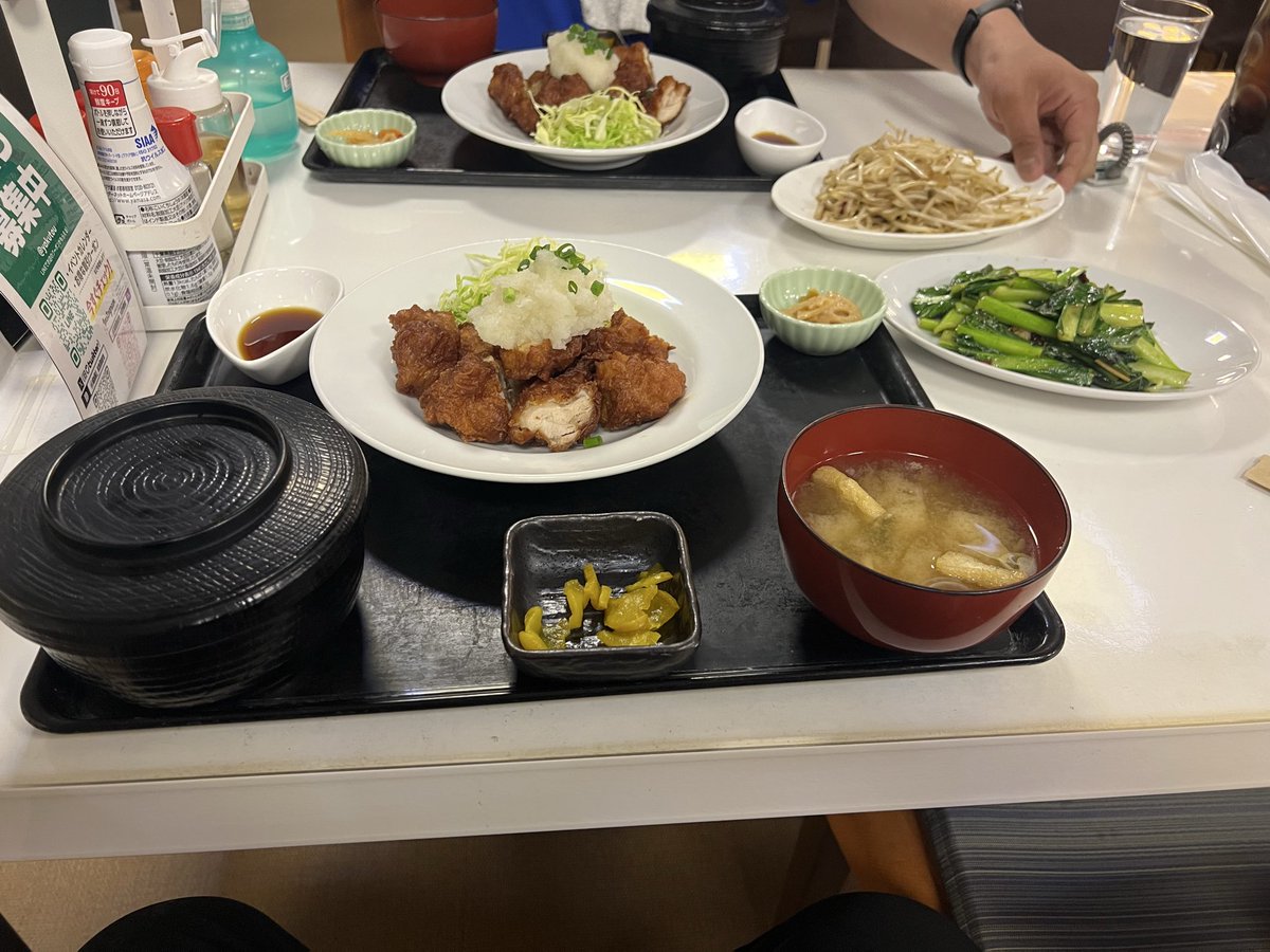 sauna_choko's tweet photo. 3/6.3/7 薬湯市原店様にて金土熱波ありがとうございました！
たくさんの方に参加頂きサ室が笑いに溢れておりました😄
またのご参加お待ちしております！

サ飯は
3/6 ニンニクチャーハン
3/7 おろしからあげ定食
でした！
からあげ定食が最近のお気に入りです😍
ぜひ休楽で試してください！ https://t.co/b2feYKhC8M