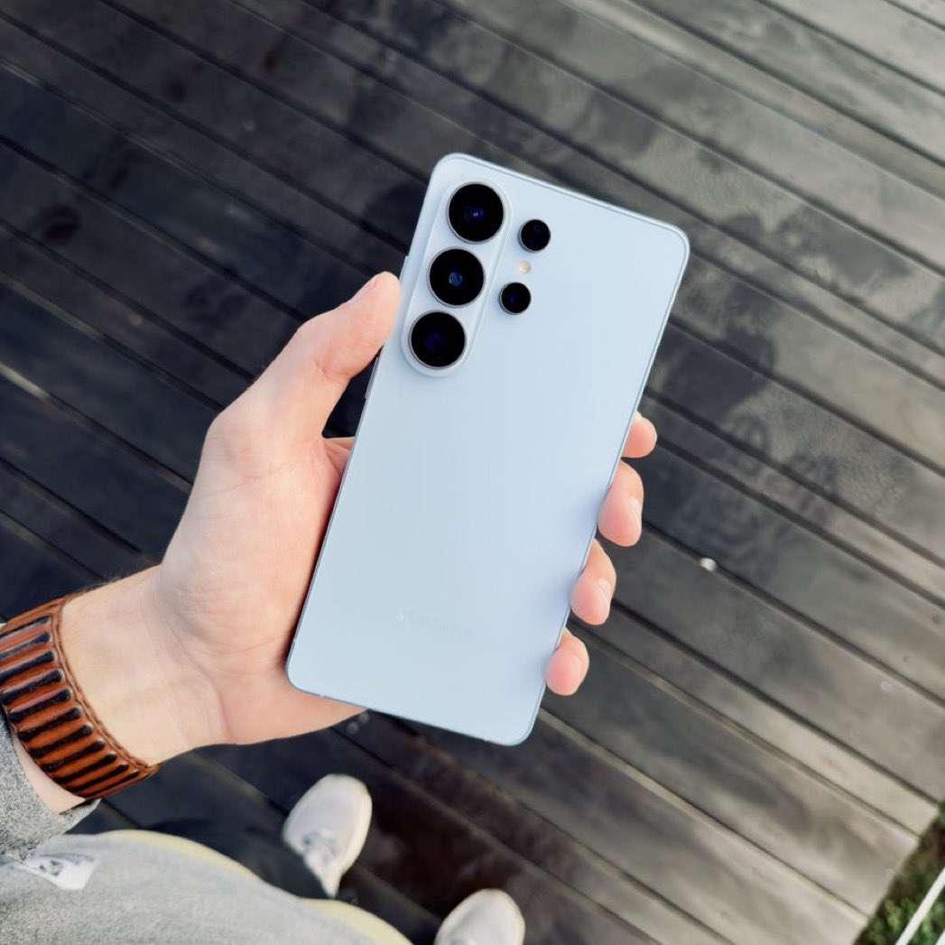 FromKorea5's tweet photo. really impressed with the S26 ultra so far. battery &amp; camera are excellent.

The best is Whitestone Dome Glass, the world's first tempered glass screen protector with no black bezel around the screen edge and E-Beam AF coating. https://t.co/GSWFbqt0XW #ドコモショップ https://t.co/1joypwzsNg