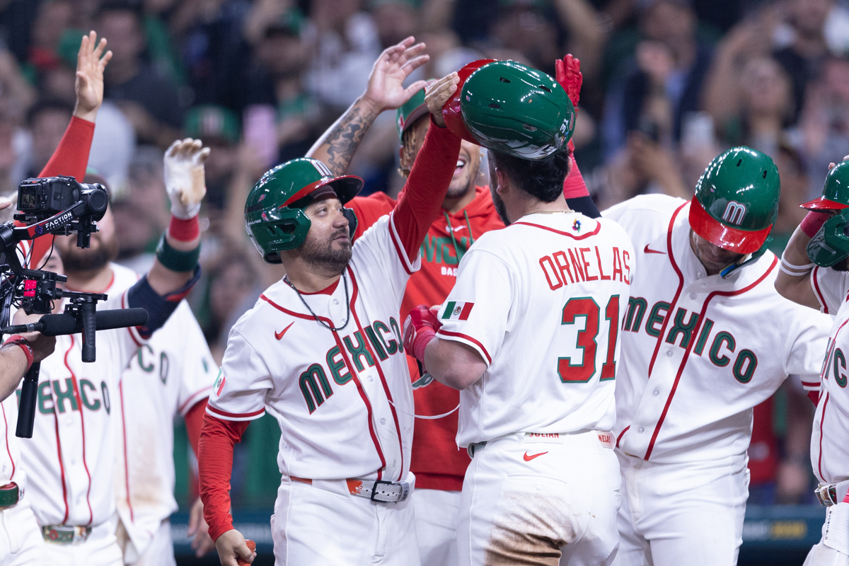 lopezdoriga's tweet photo. ¡Qué juego de México!

La selección mexicana desplegó este domingo un ataque de 16 imparables que demolieron por 16-0 a la de Brasil en un juego de solo 6 entradas en la tercera jornada del Grupo B del Clásico Mundial de Béisbol.

Más en https://t.co/BjdELZkpfR https://t.co/BvZHwAe5AE