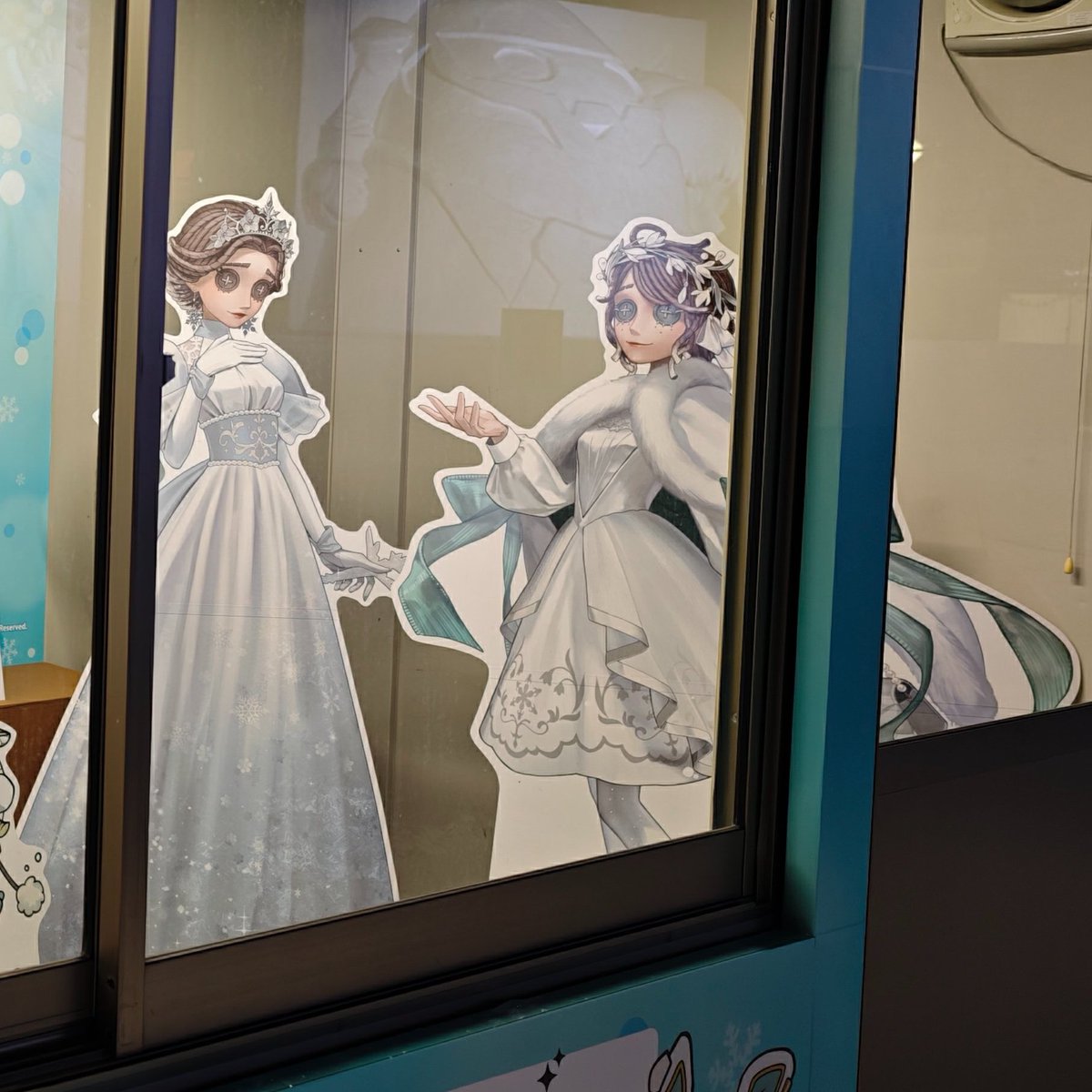 daily emma ☆ tweet media