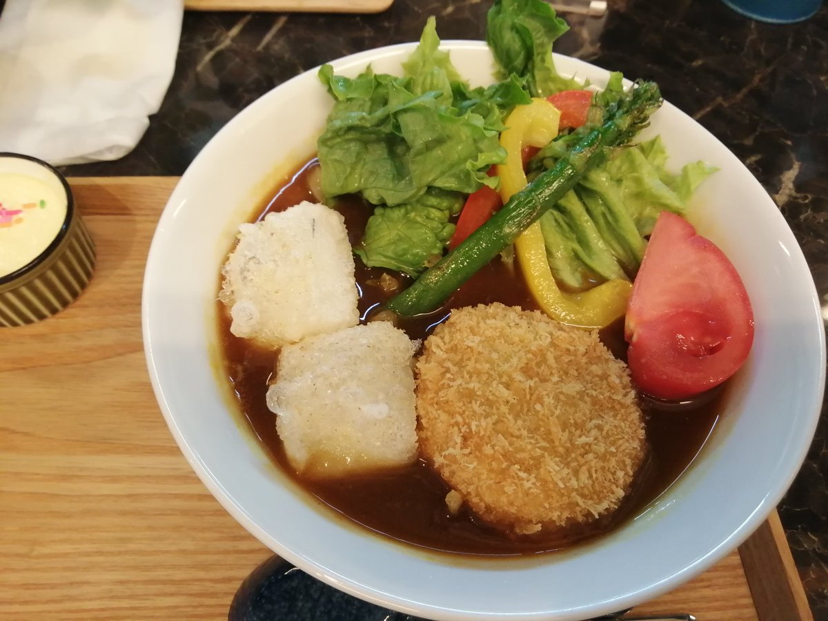 nobpa's tweet photo. 上井草の陽葵(himawari)でカレーうどん
スープカレーのような感じのカレーで
この後でちくわ天も付いてきて美味しくて楽しかった
車の12ヶ月点検の待ち時間にぶらっとしながらちょうど良いお昼御飯でした
御馳走様でした https://t.co/lV1HawqaQt