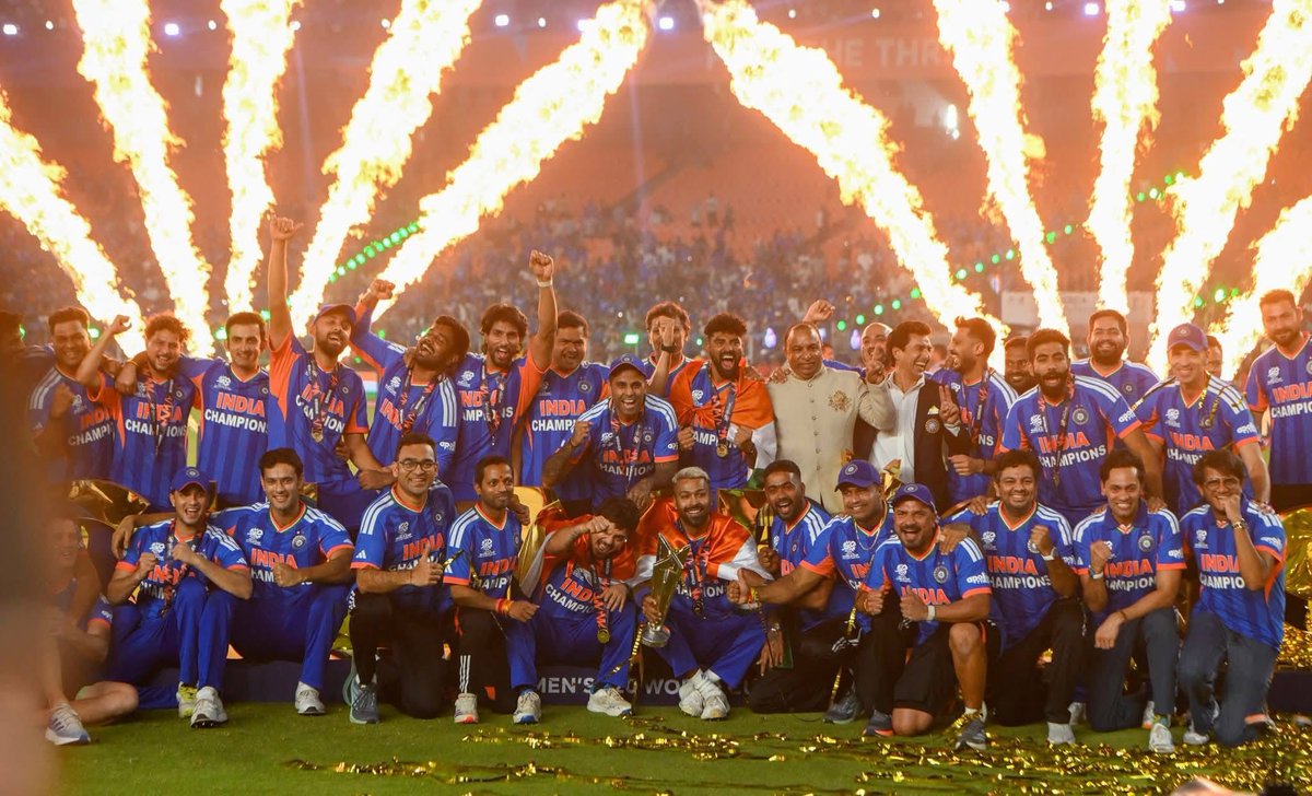 VivekHon's tweet photo. India's players pose with the trophy after winning the ICC Men's T20 World Cup 2026 at the Narendra Modi Stadium in Ahmedabad on Sunday.

#cricket  #CricketNewsWorld #T20WorldCup #T20WorldCup2026 https://t.co/iHw3bOwQDE