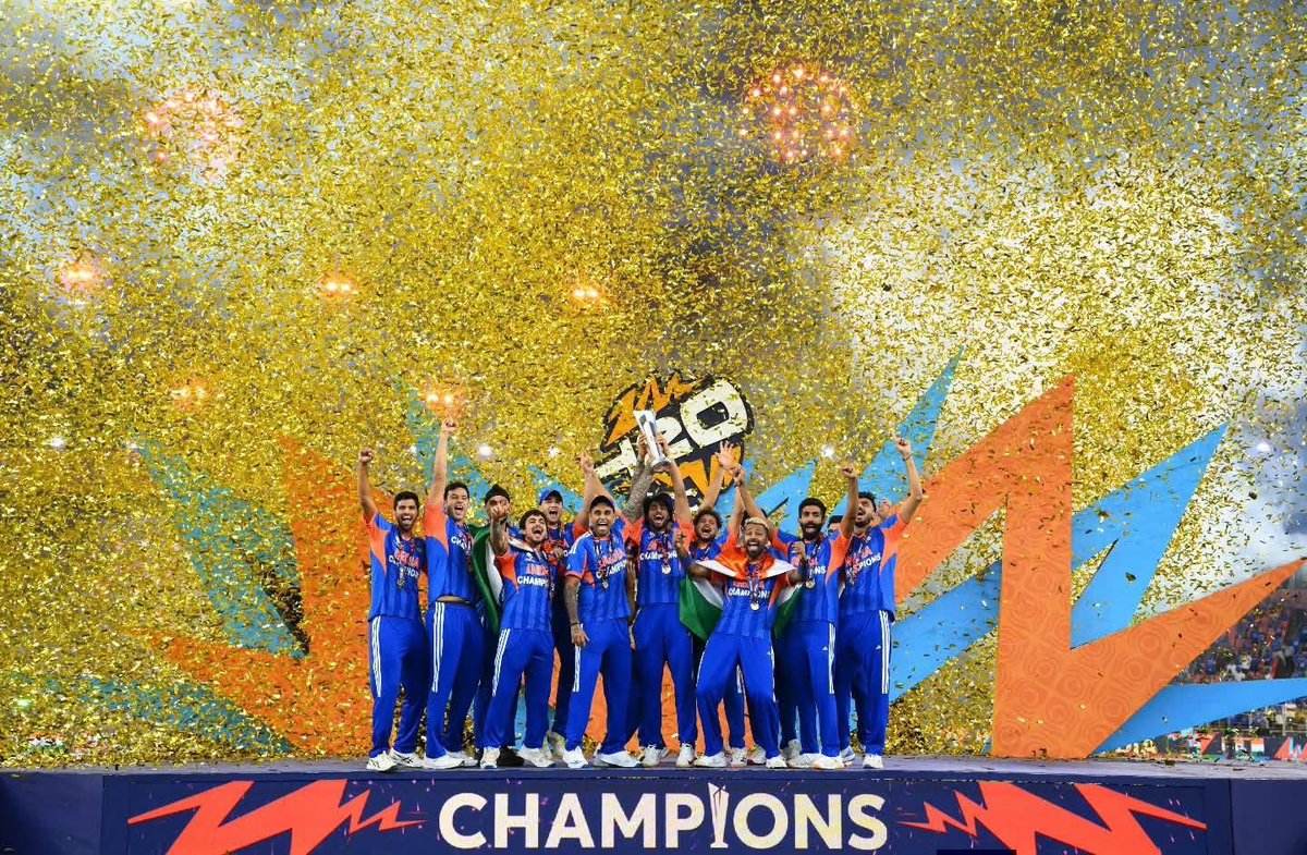 VivekHon's tweet photo. India's players pose with the trophy after winning the ICC Men's T20 World Cup 2026 at the Narendra Modi Stadium in Ahmedabad on Sunday.

#cricket  #CricketNewsWorld #T20WorldCup #T20WorldCup2026 https://t.co/iHw3bOwQDE