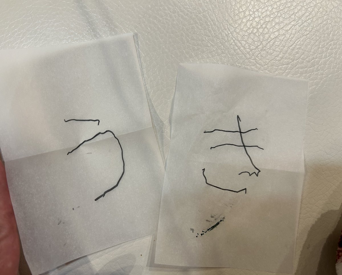 rxcyamxxx's tweet photo. 娘が初めて平仮名書けた！！って自慢げに園から持って帰ってきたんだけど
まさかのこの二文字🤭🤭笑笑
ママのこのアカウントいつかバレちゃうのかしら。笑 https://t.co/lGik3TlJcK