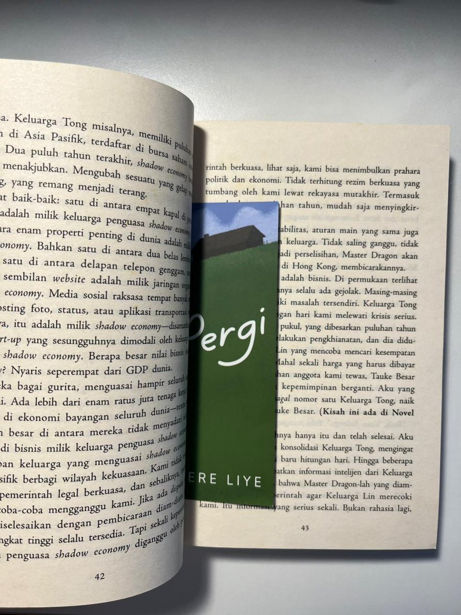 apphora's tweet photo. WTS Novel Tere Liye | Pulang, Pulang-Pergi 
Kondisi:  
✅Tersampul rapi  
✅Halaman baca AMAN &amp; bersih (like new)  
✅Sama sekali tidak pernah terpakai
⚠️Minus: Sedikit menguning di halaman awal aja (faktor usia) 
⚠️Minus: Cover pulang - pergi terlipat ujungnya 
#WTS https://t.co/bTVazgwuw1
