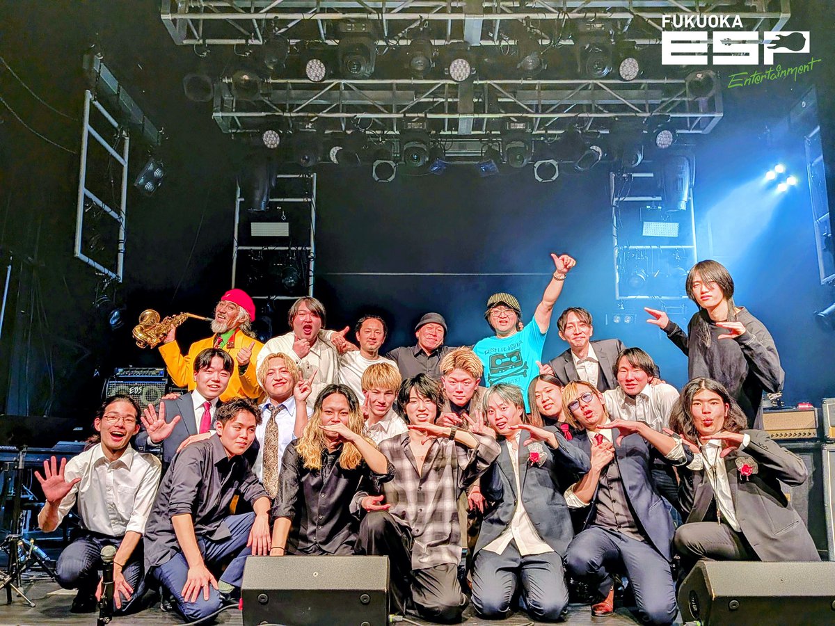 esp_f_artist's tweet photo. 先日は2024年度7期生の #卒業式 でした🎓️
2年間の学生生活を経てみんな立派に成長しました😊
式のあとには楽器系コース講師たちたとの1時間半に及ぶセッション大会‼️🎸
思いの丈をすべて音に込めました
これからみんなの活躍が楽しみです🎶
ご卒業おめでとうございます🌸✨
#ESPエンタテインメント https://t.co/OWIwD63NF0