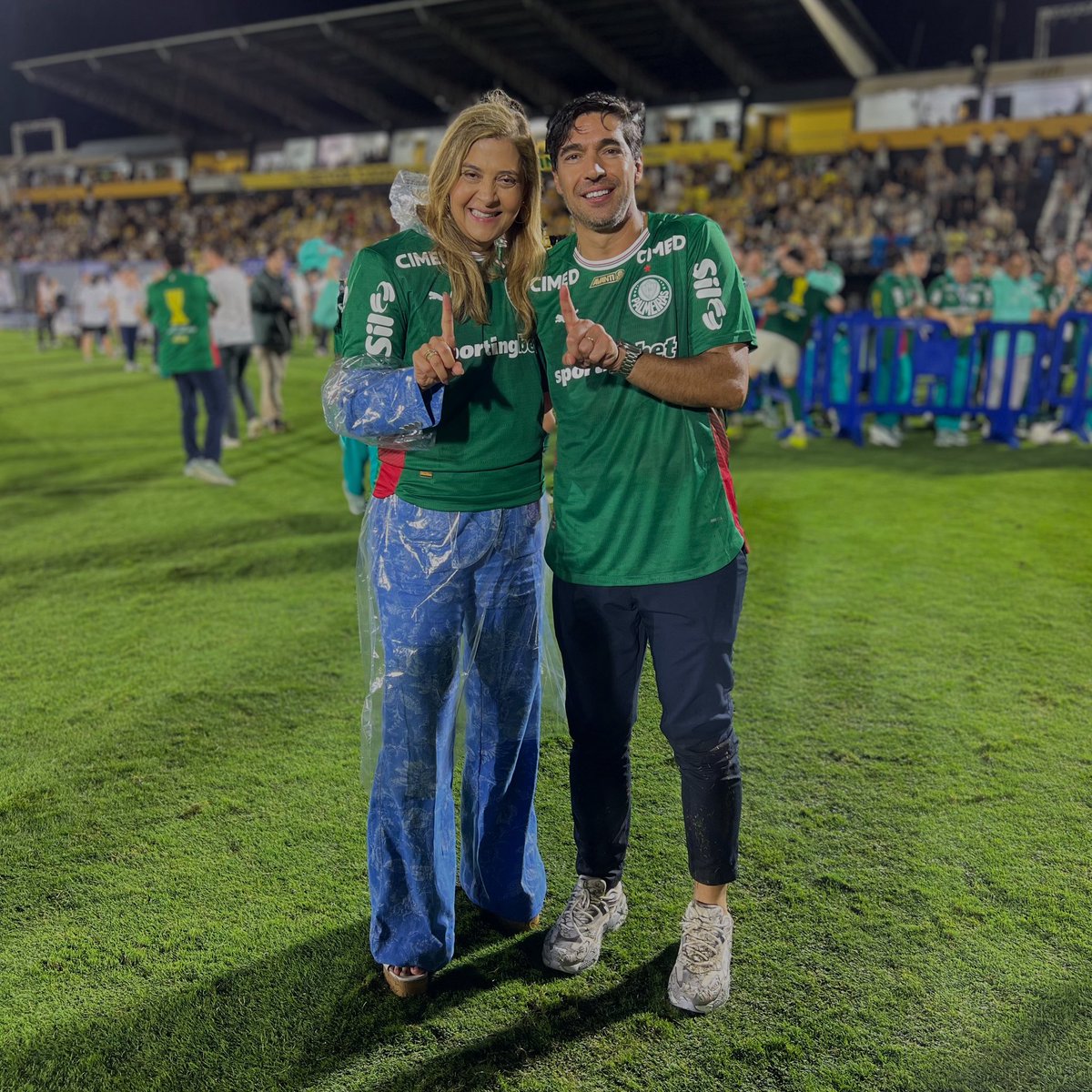 leilapereiralp's tweet photo. Parabéns para o maior treinador da história da Sociedade Esportiva Palmeiras. 🏆🥇💚🇮🇹🐷🏆 https://t.co/YjmqrLWn5D
