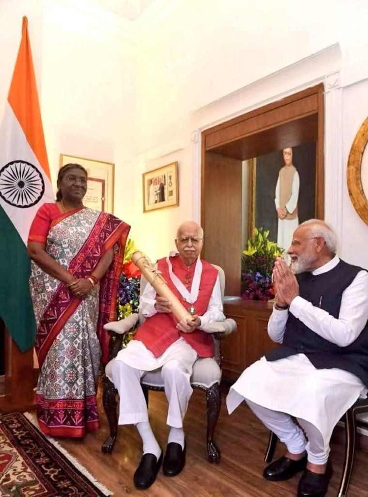 TribalArmy's tweet photo. महामहिम राष्ट्रपति द्रौपदी मुर्मू जी स्वयं को अपमानित महसूस कर रही है ! https://t.co/D2y9jokEO3
