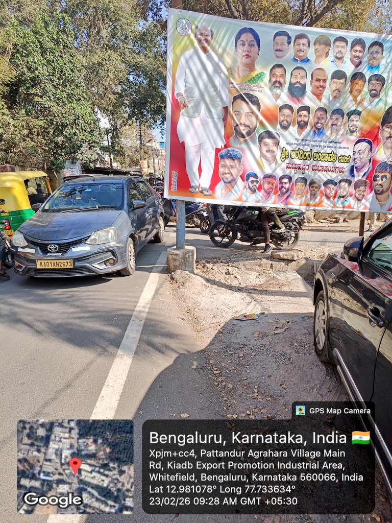 fix_blr's tweet photo. @EASTCITYCORP @EASTCITYCORP @blrcitytraffic @GBA_office This is at ITPL Back Gate Road few metres away from Govt School &amp; IT Hub, IT Corridoor Whitefield. Need immediate Action to Re-claim Footpath/Road for safety of school children,Senior Citizens who usually walk through this road every day https://t.co/lBaxJHv4I3